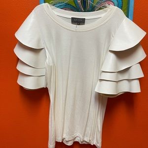 Gracia offwhite T with leather beveled sleeve